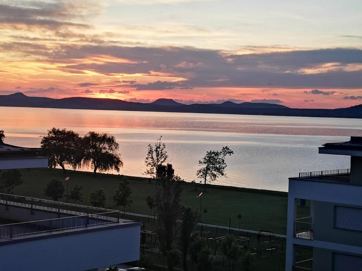 Silver Gray Appartment Balatonlelle Esterno foto