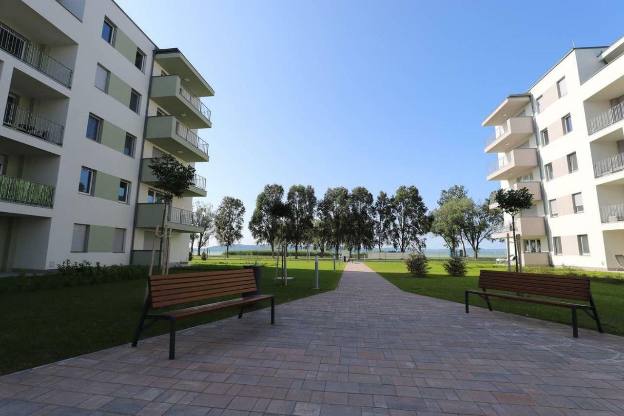 Silver Gray Appartment Balatonlelle Esterno foto