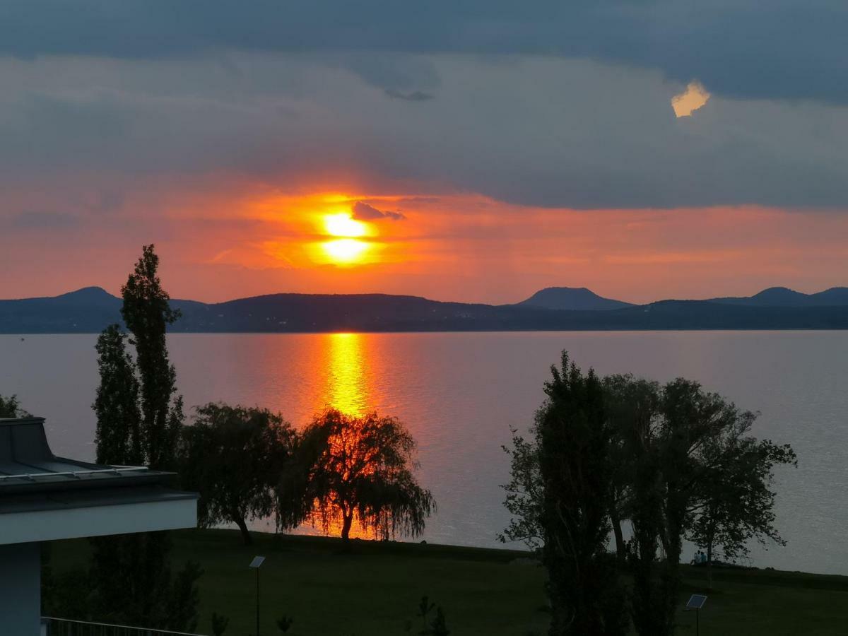 Silver Gray Appartment Balatonlelle Esterno foto
